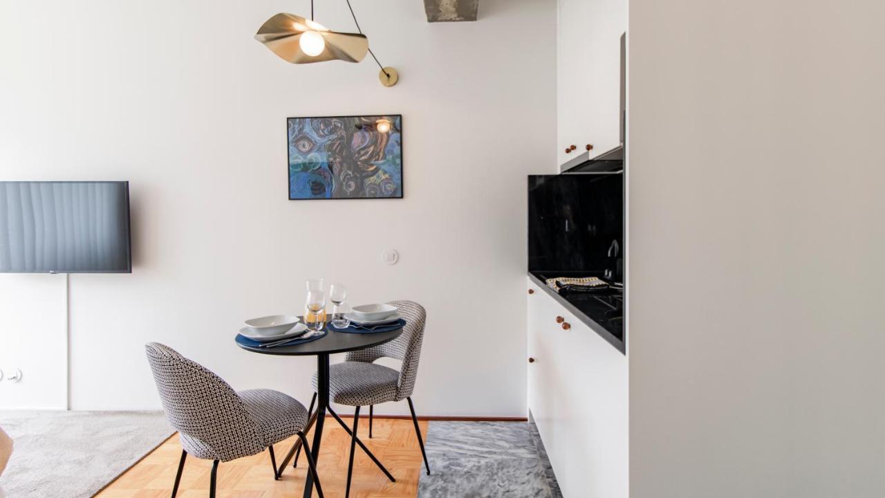 Ceuta Studio Apartments By Lovelystay Porto Exterior photo