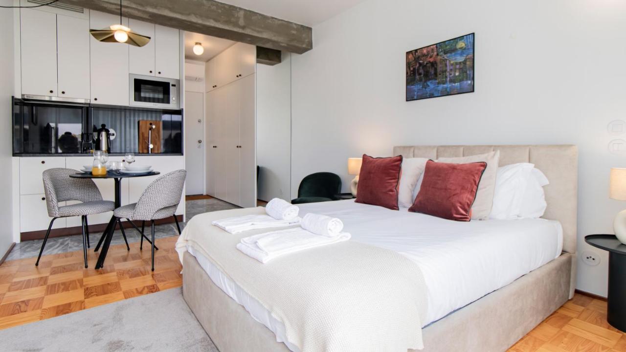 Ceuta Studio Apartments By Lovelystay Porto Exterior photo